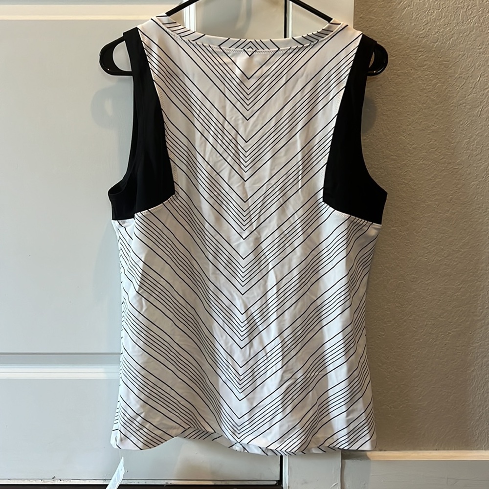 NWT Athleta Chevron Rashguard - Picture 2 of 3